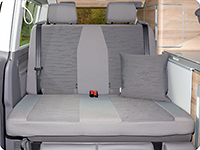 Second Skin para el banco trasero de 2 asientos VW T6.1 California Ocean/Coast en el diseño "Circuit/Palladium" 
